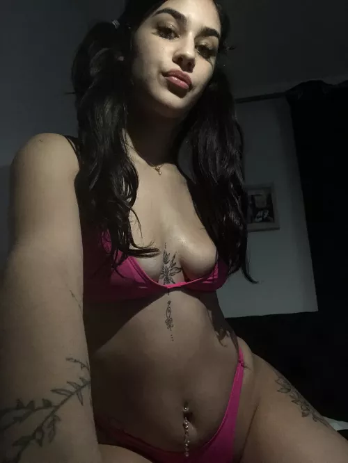 Horny girl in sexy pose by ericadias