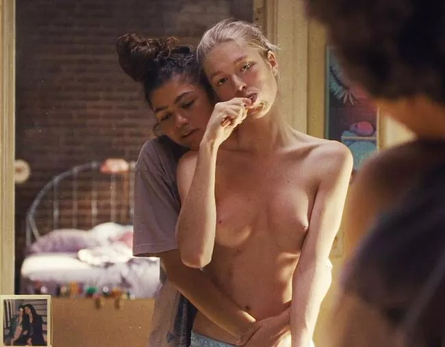 Hunter Schafer and Zendaya posted by privateenthusiasm