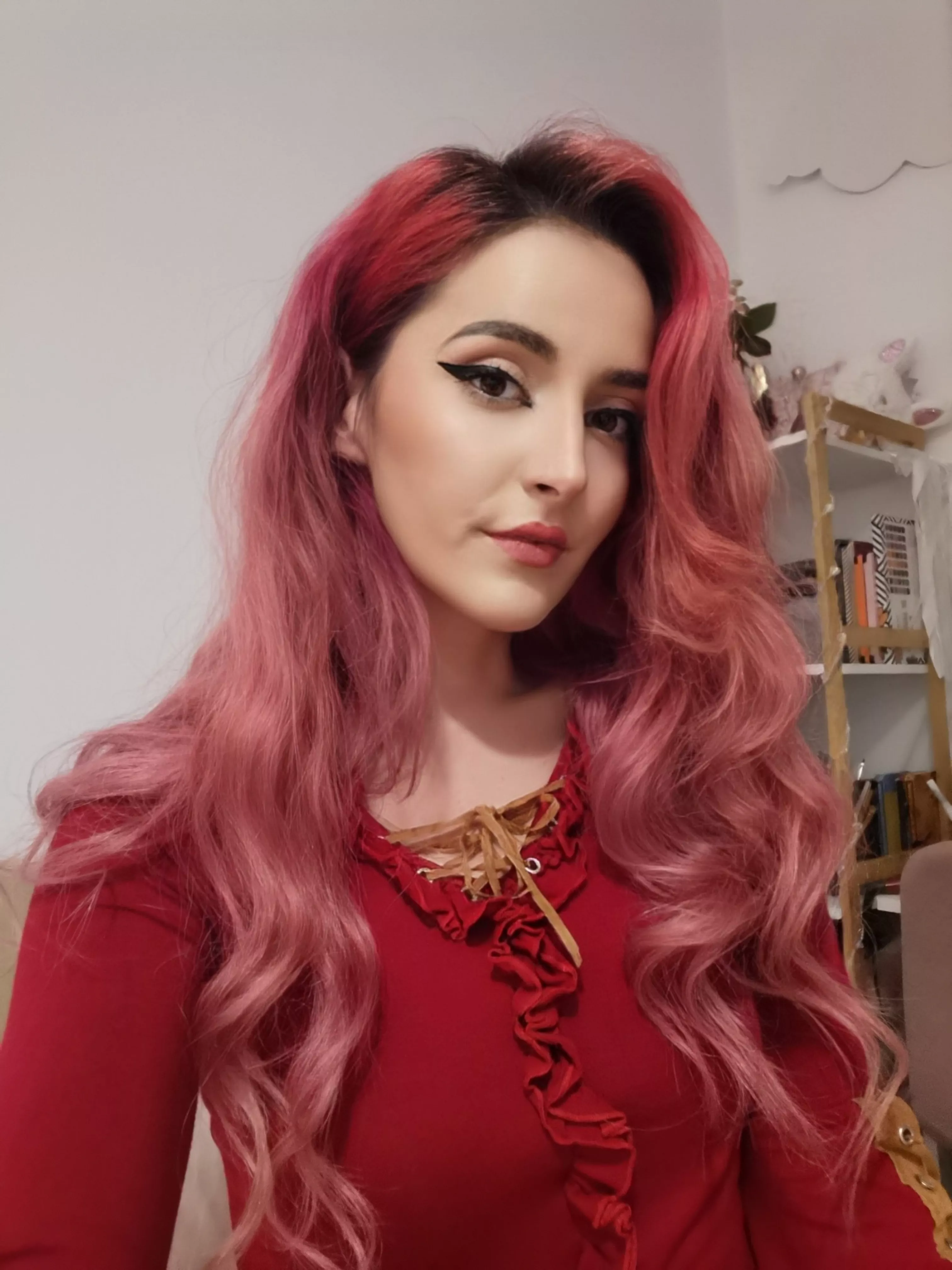 i hope I look good in red posted by miremi137