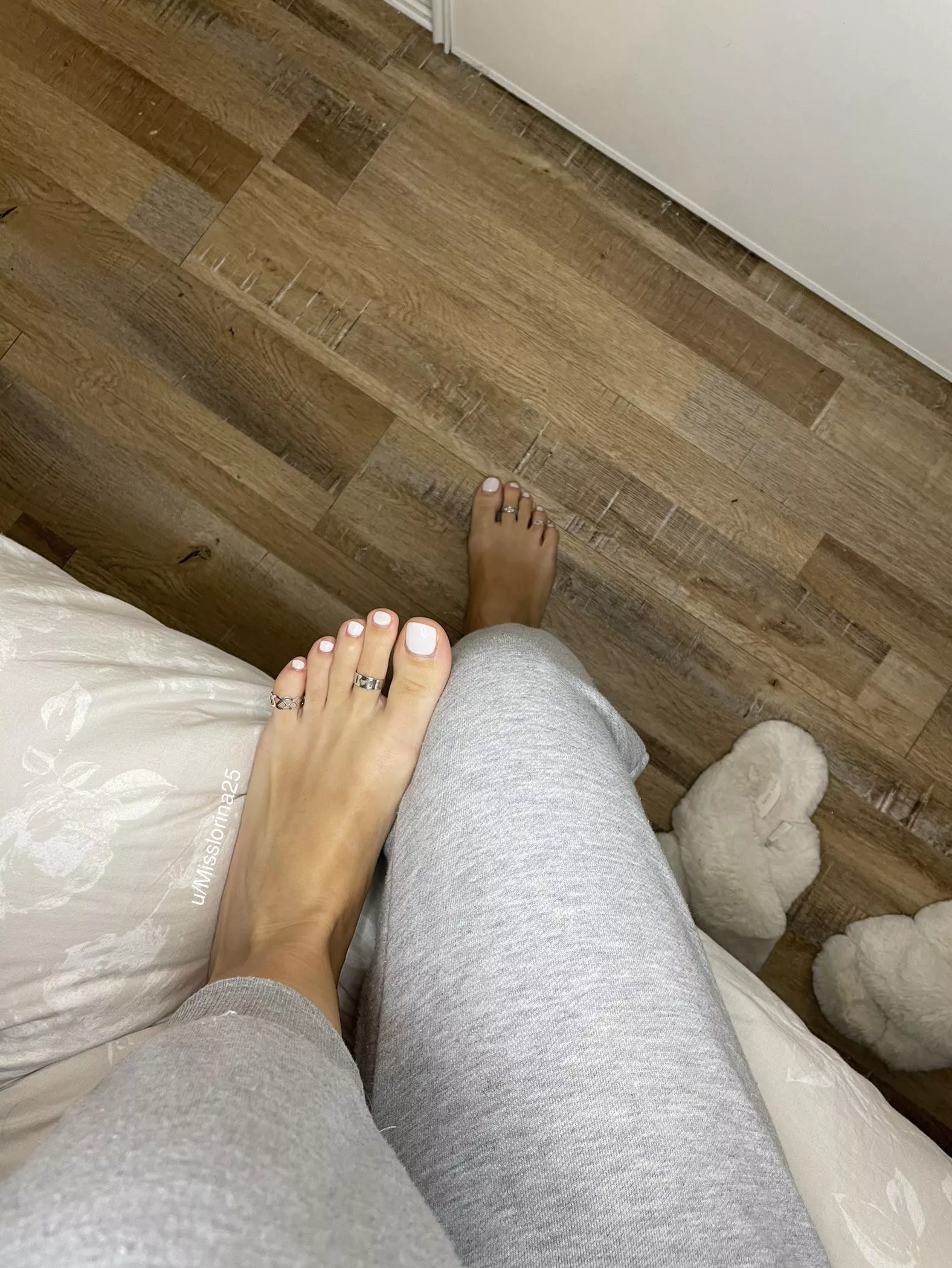 I need a good massage before going to bed, can you volunteer?😊😍 posted by Misslorina25