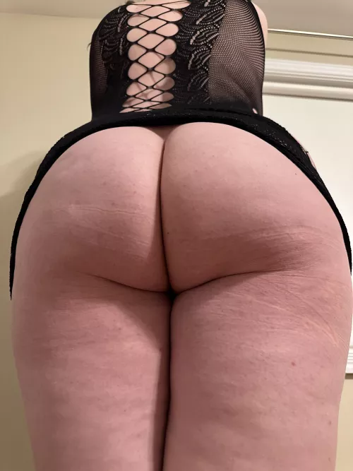If my thick ass needs some thick ropes on it by YogaPantsBigAssMilf