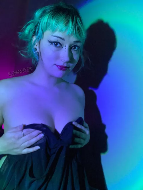 I’m bioluminescent by LilyMoss333