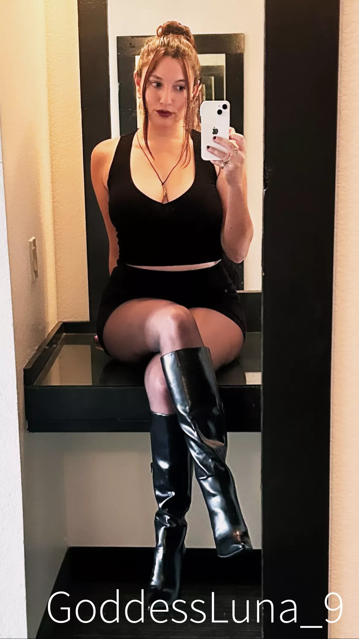 Life is really easy when you’re absurdly sexy. posted by Goddessluna_9