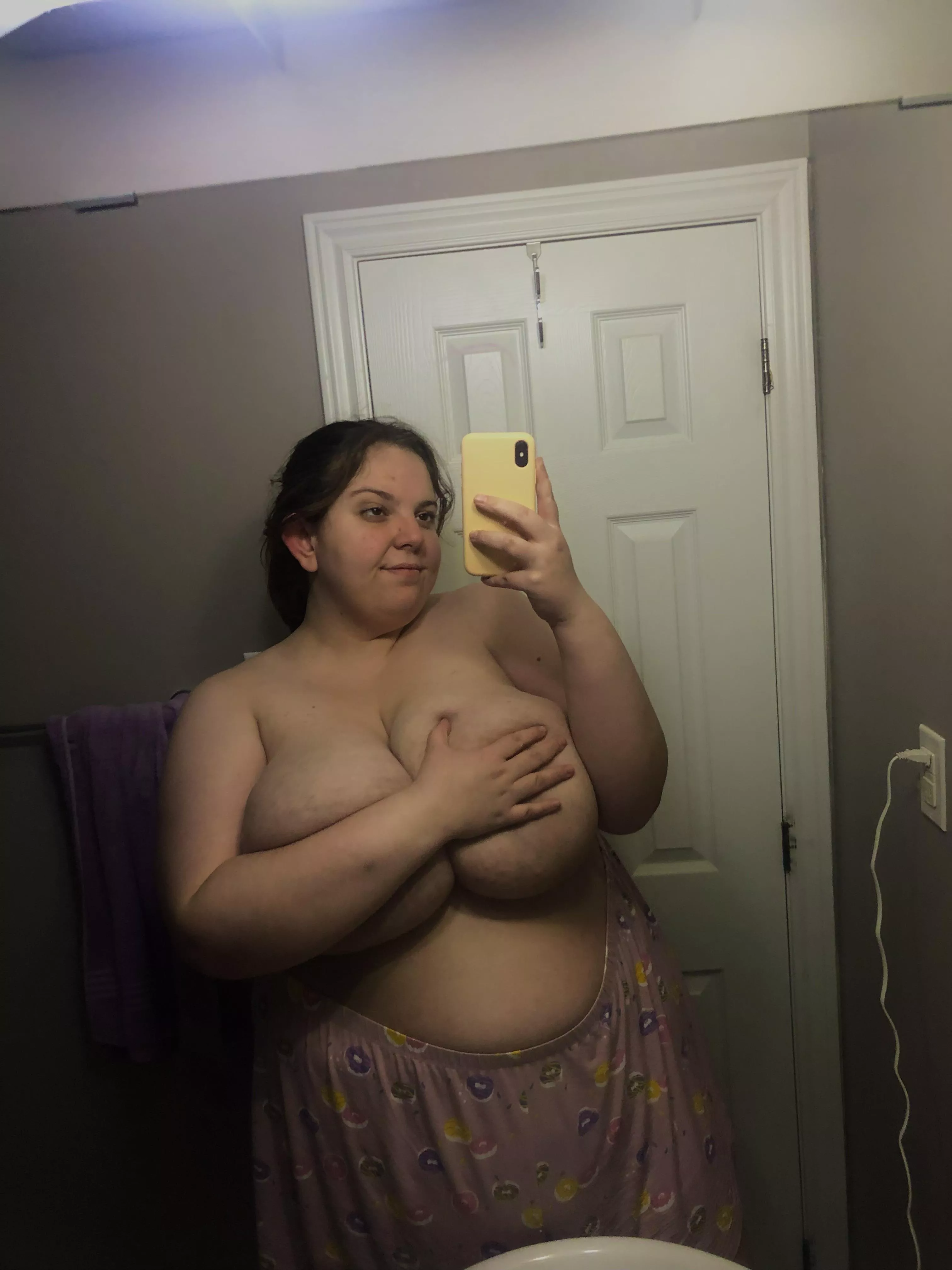 Looking prettyyy fuckable😬 posted by Frosty_Amphibian_420