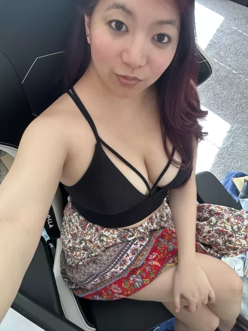 My WFH outfit is SFW, right [F] by naynay-hime