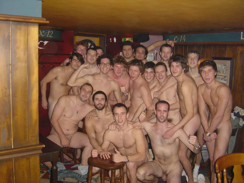 Naked in a bar posted by Primal_Mantis
