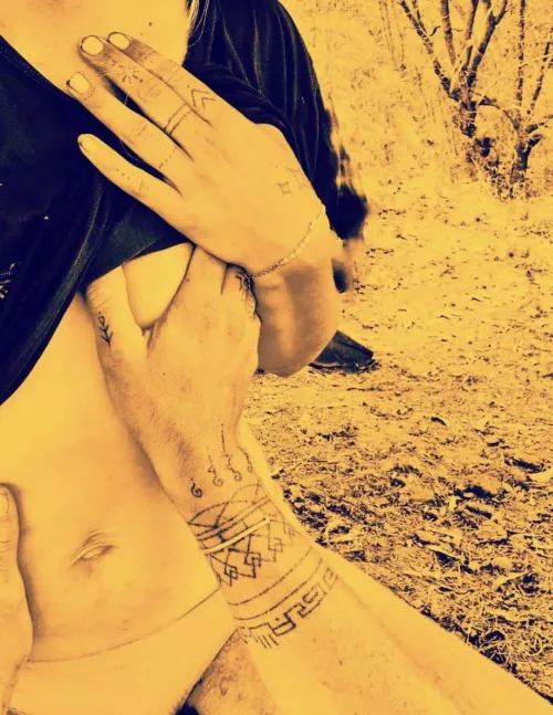 Natural, fit, tanned & unshaven 🔥 by Trippy_vibez32