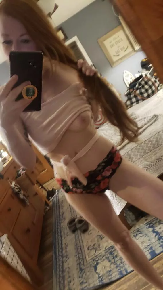 Peek-a-boob posted by chetm81