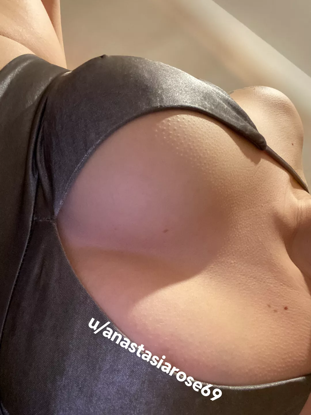 since its valentines day a nice downblouse pose for you 😏 posted by anastasiarose69