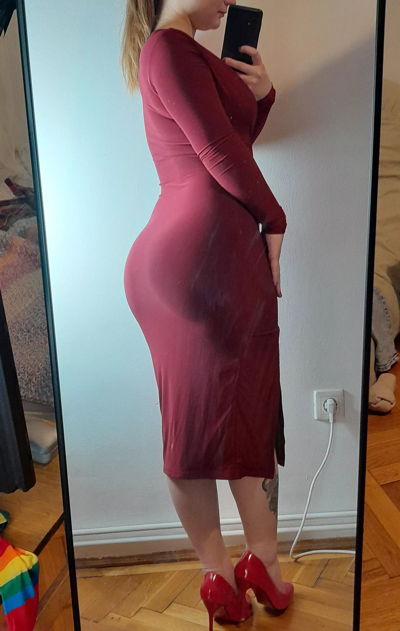 This dress is really flattering posted by SensualNature99