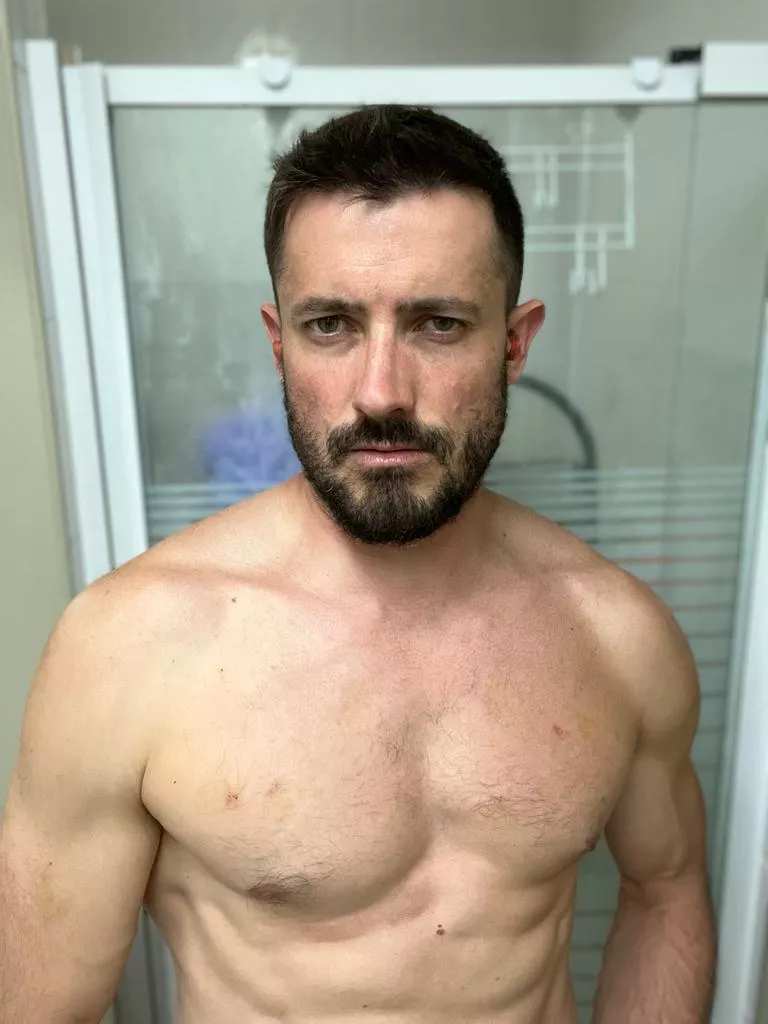 Who volunteers to wash me down? posted by bathroom_bang2-0