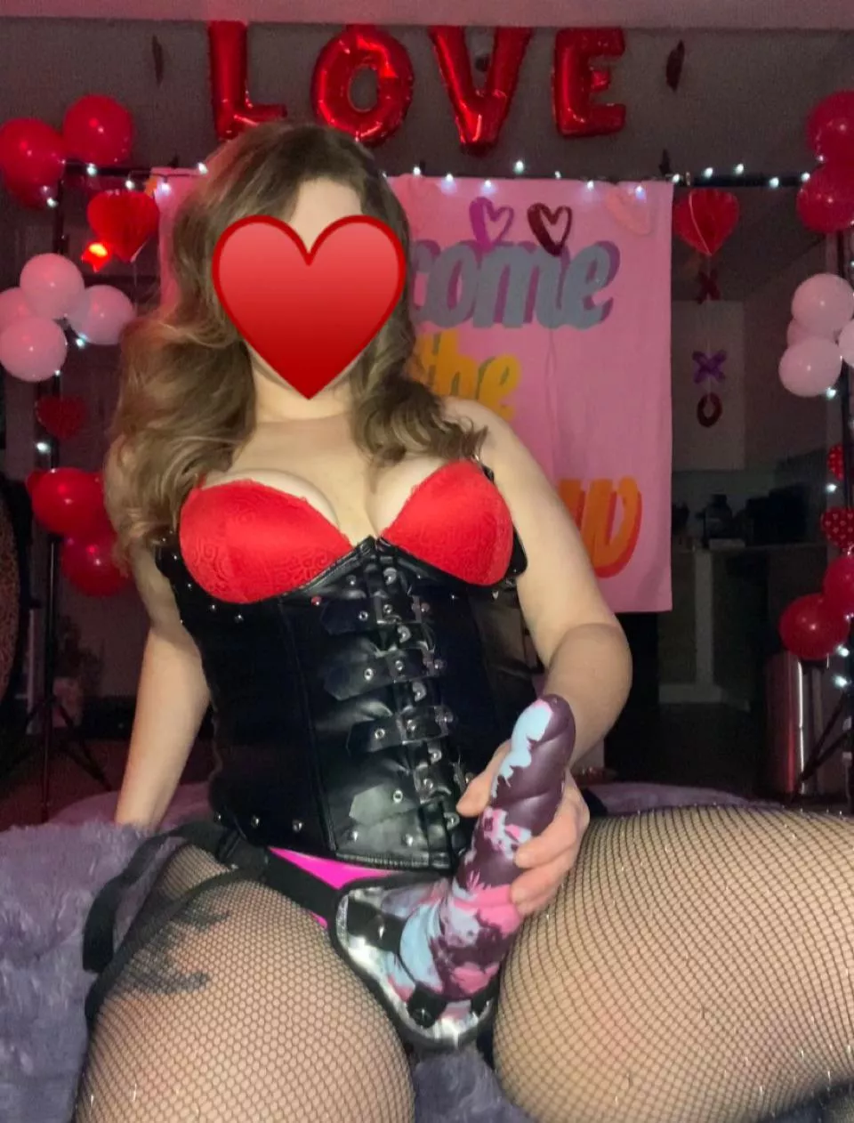 Who Wants To Have Some Fun This Valentines Day? 🌹💝🍆 posted by justyneevergreen