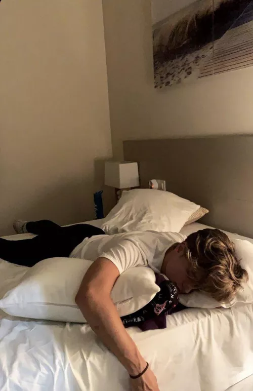 18 m I deserve to be properly fucked. @dodomdfk15 by Resident_Mud8641