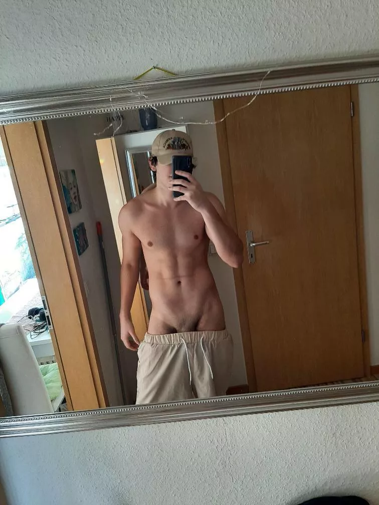 [19] V for Valentine’s Day😊 posted by beaugosse_xxx