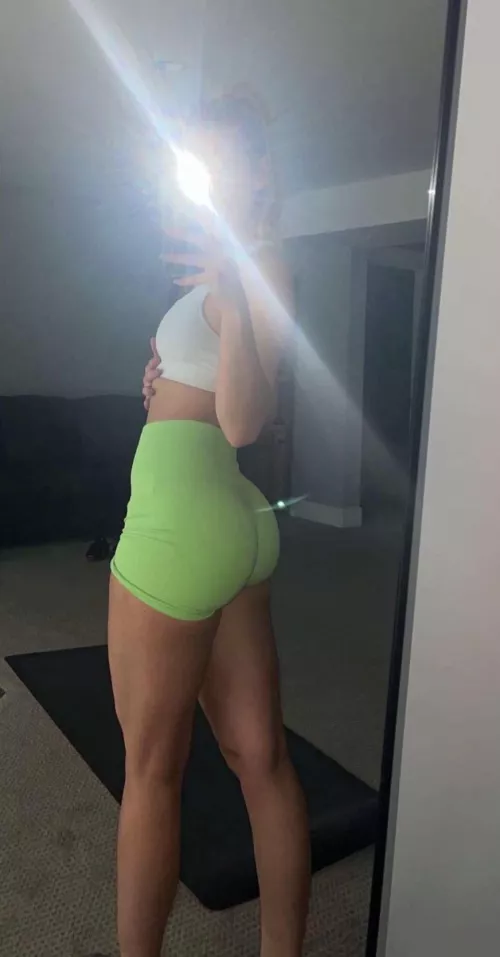 21f who wants to come workout? by amandabooty_7