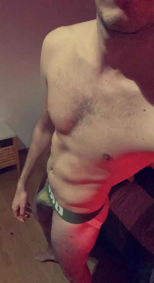24 switch more sub french kinky stud. Looking mostly for a master. Into mid /longterm but open too for a quick dom. by yoursexygay97