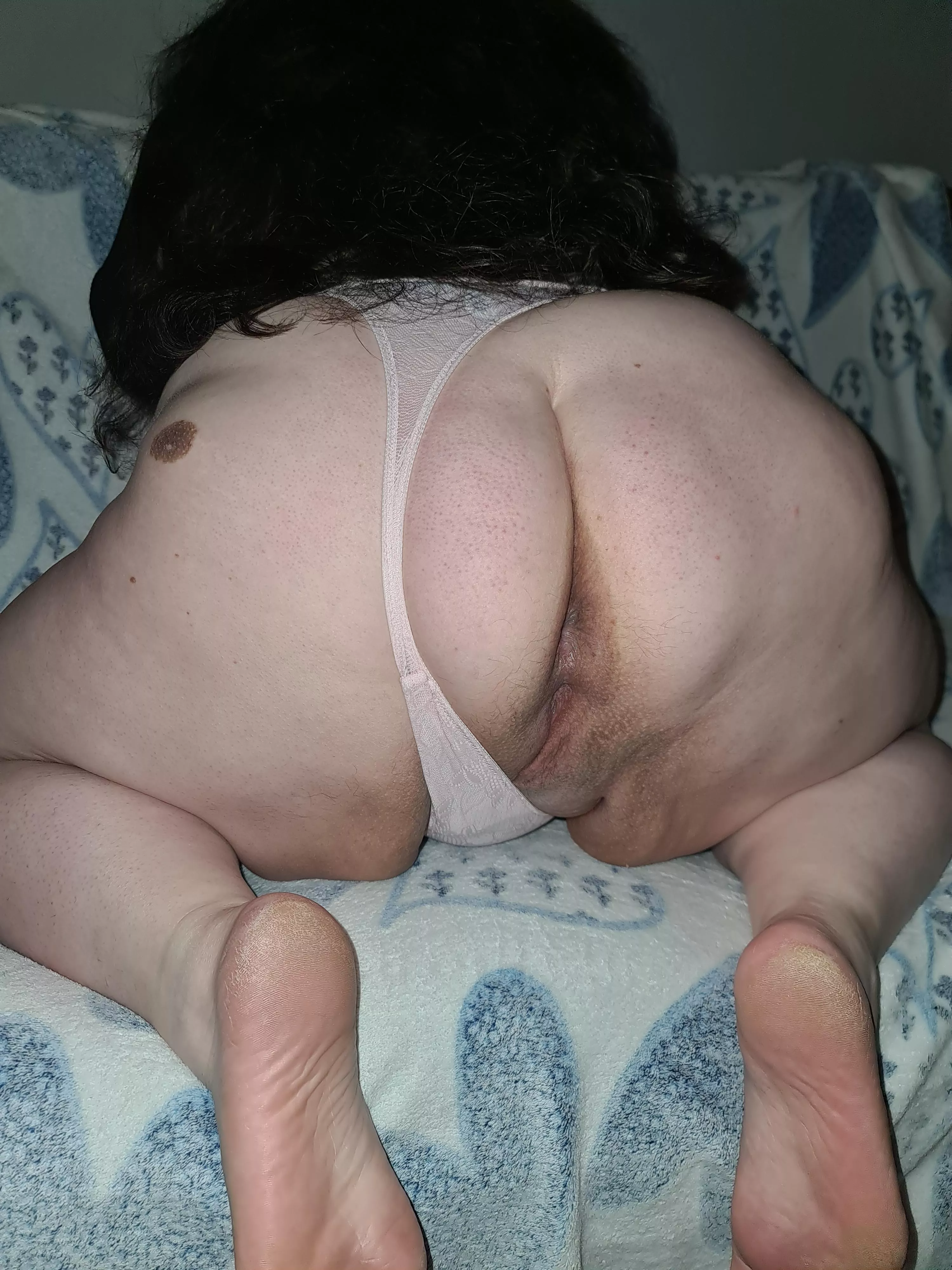 ahow some love to me please😘 spreading and posing for U💋 posted by LustAmber33