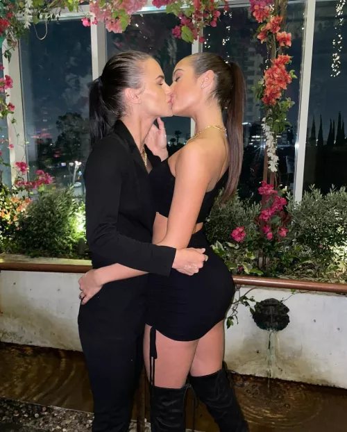 All black by HonestRunner