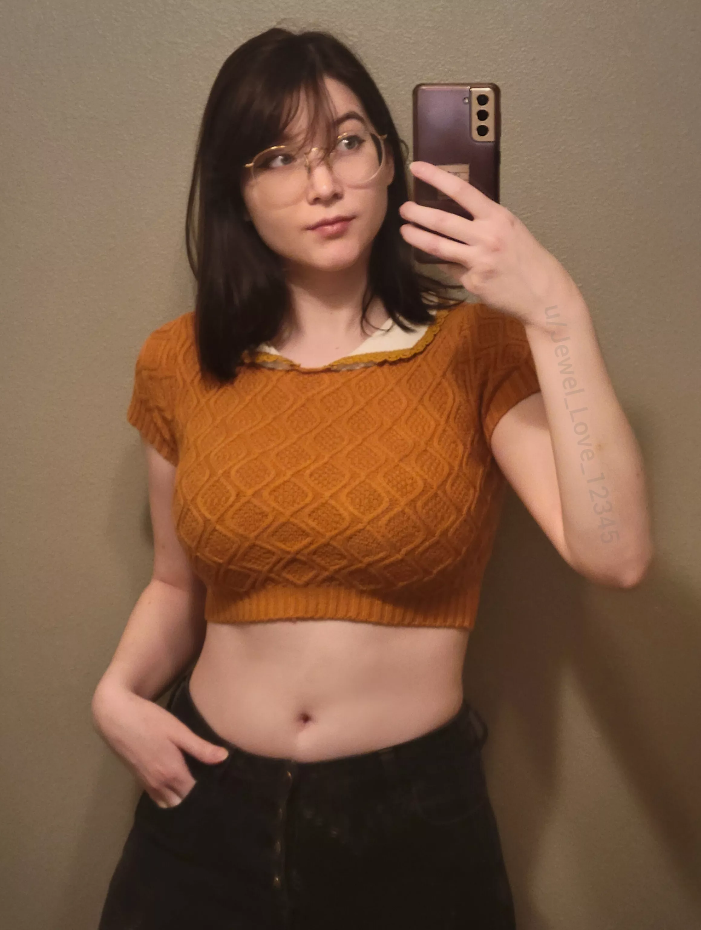 All my shirts turn into crop tops 😅 posted by Jewel_Love_12345