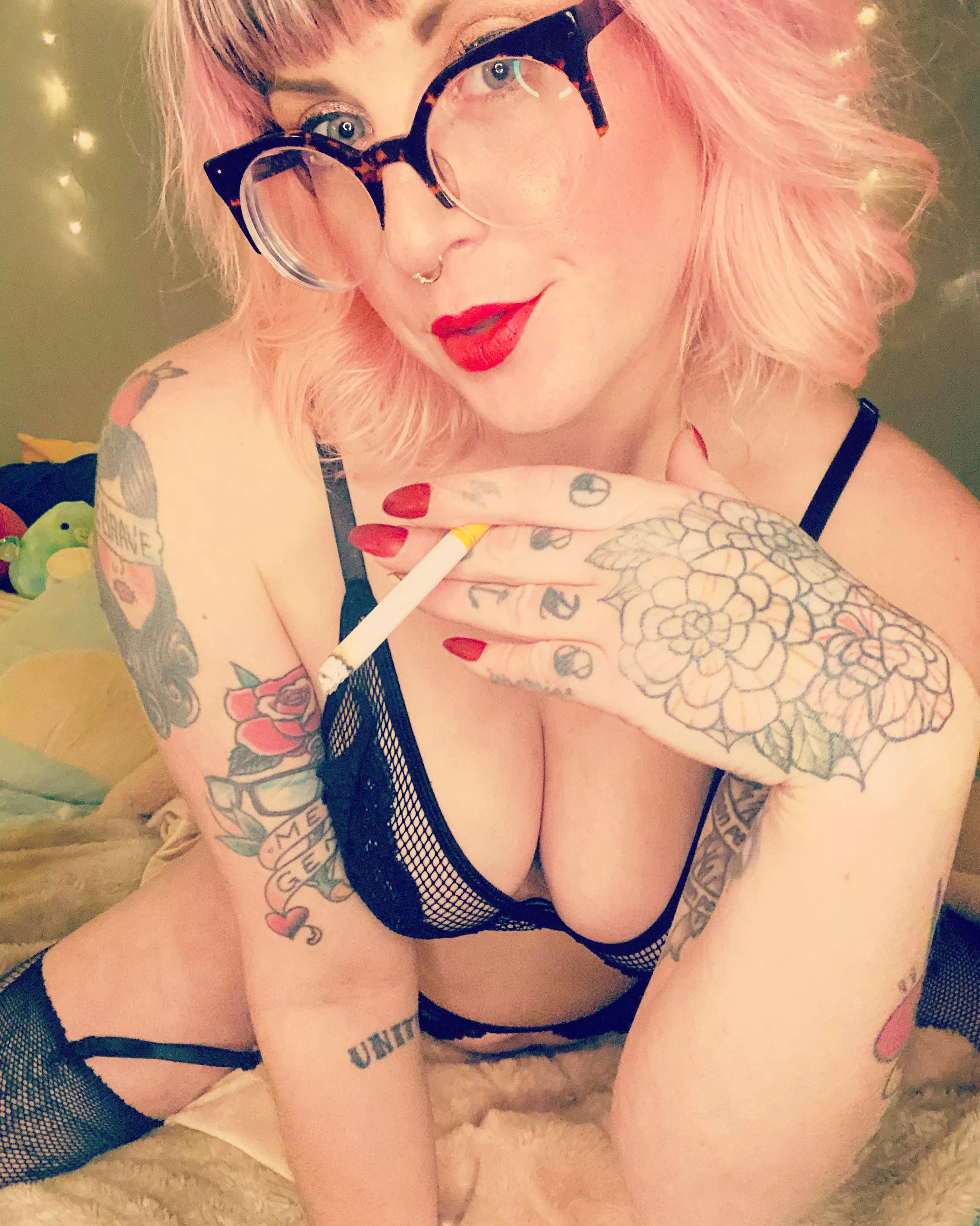 Am I your perfect smoker? 😘🚬😘 posted by KaleNegative227