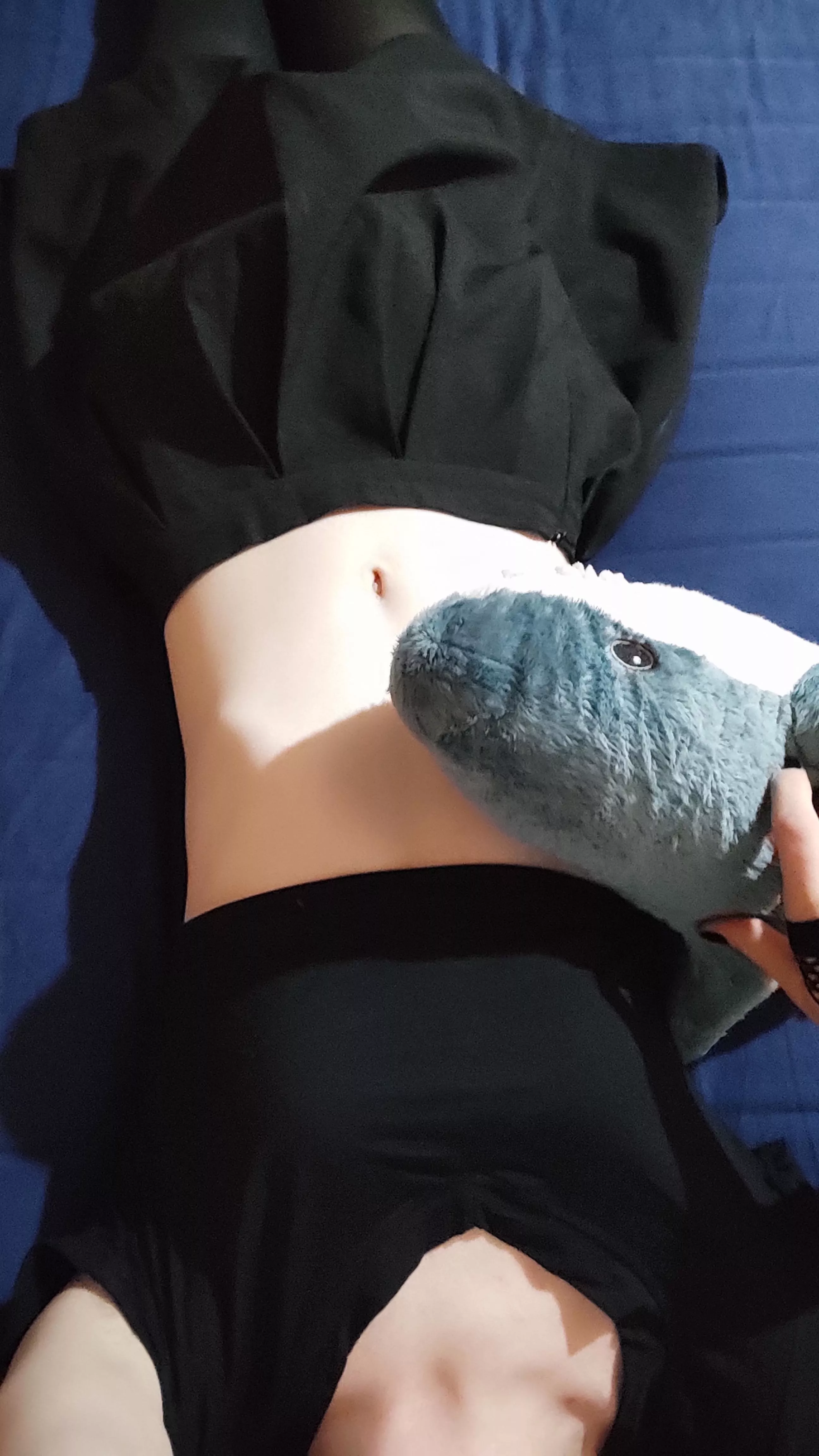 Another year another lonely valentine's day, anybody wanna spend it with me? 👉👈 posted by Littlebeeboi