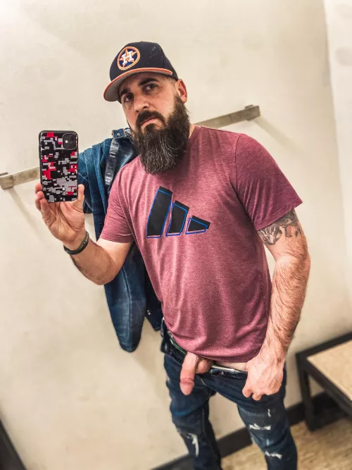 Can you guess which dressing room I am in? by faceless337