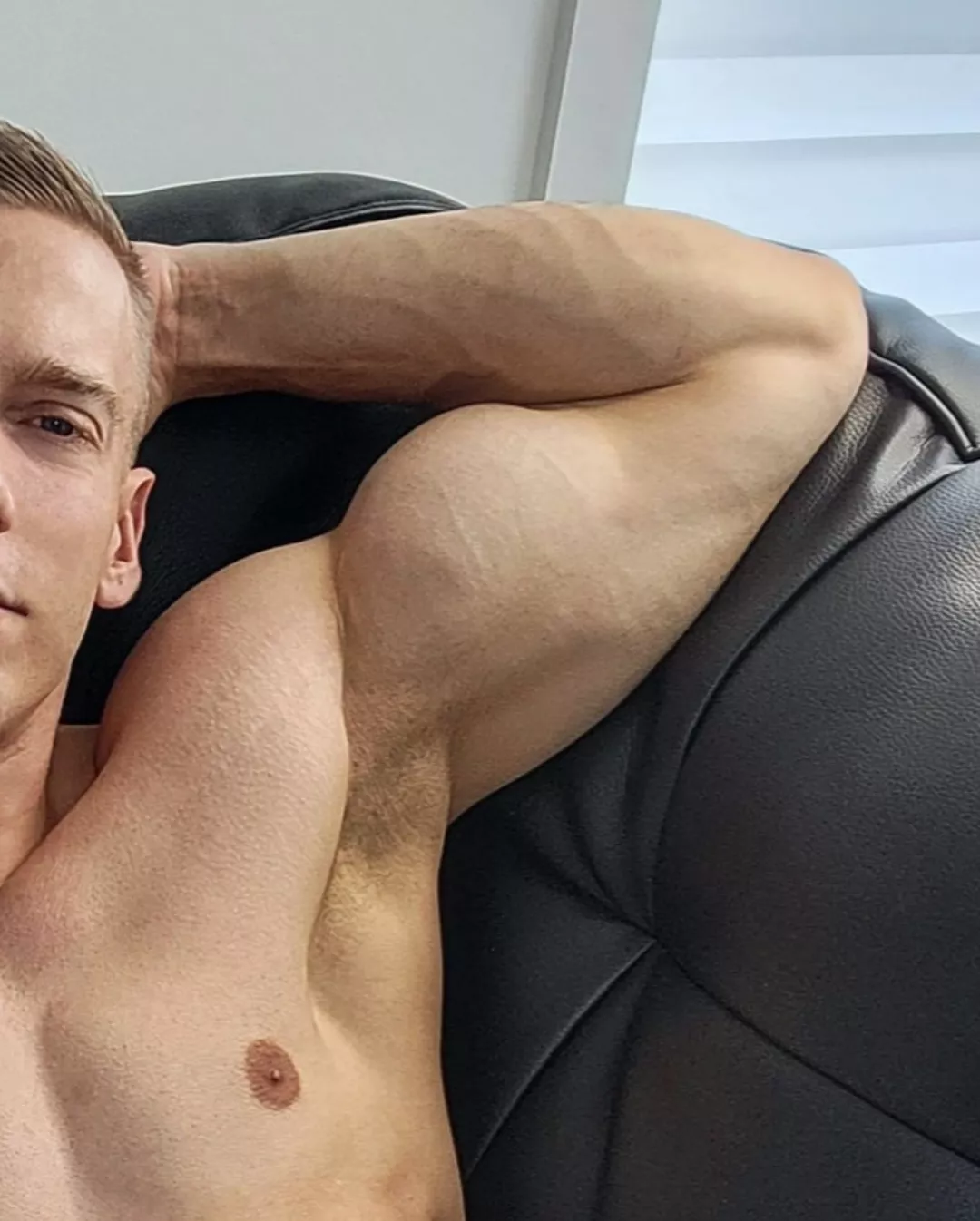 Come here & give me some kisses 😘 posted by John_fitness91