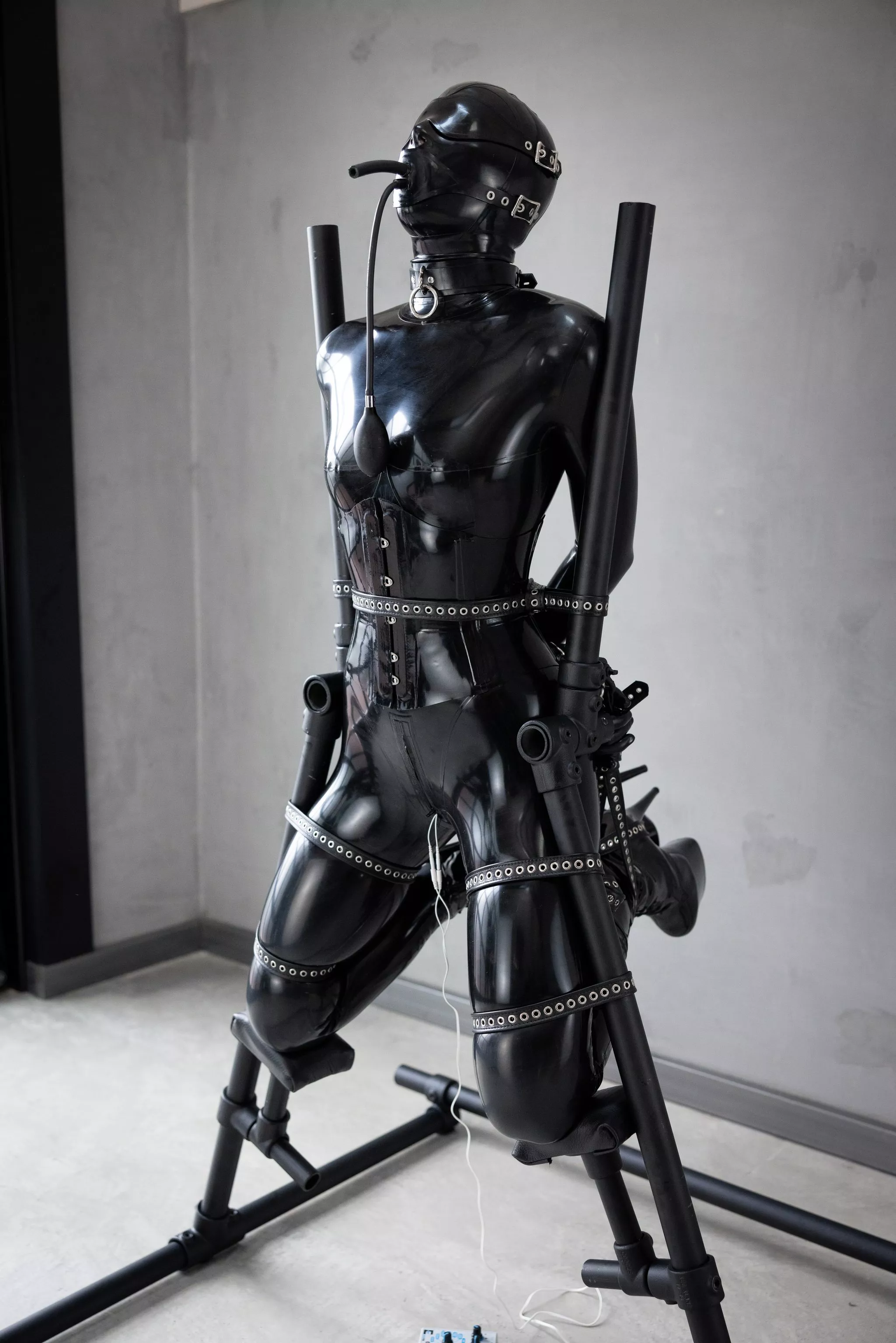 Device bondage with RiahSFX posted by reflectivedesire