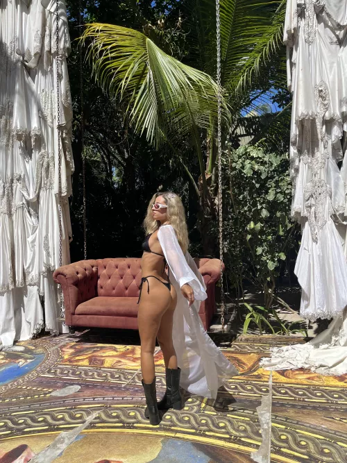 Do I look like I can Dominate men by OnlyJulianaa