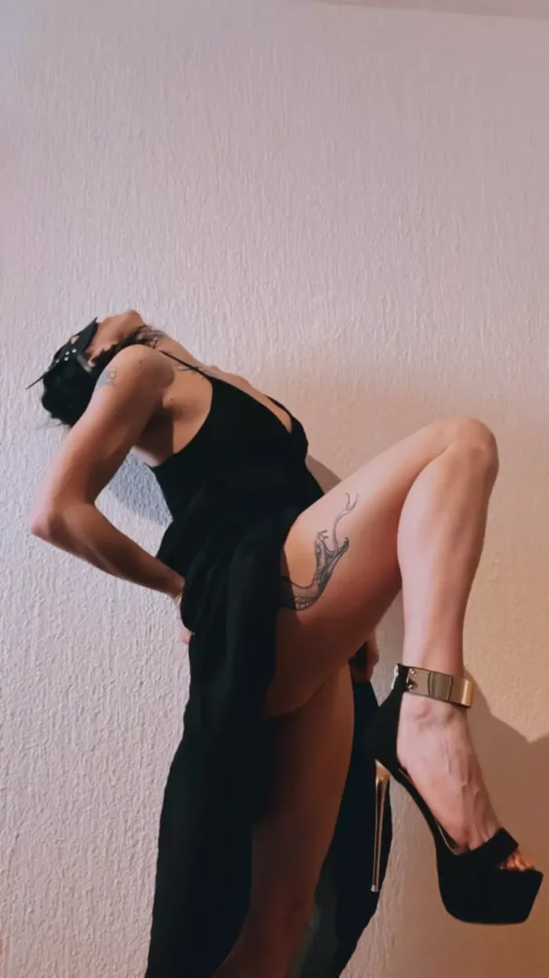 glamorous🔥🔥🔥 posted by Artistic_Ad7400