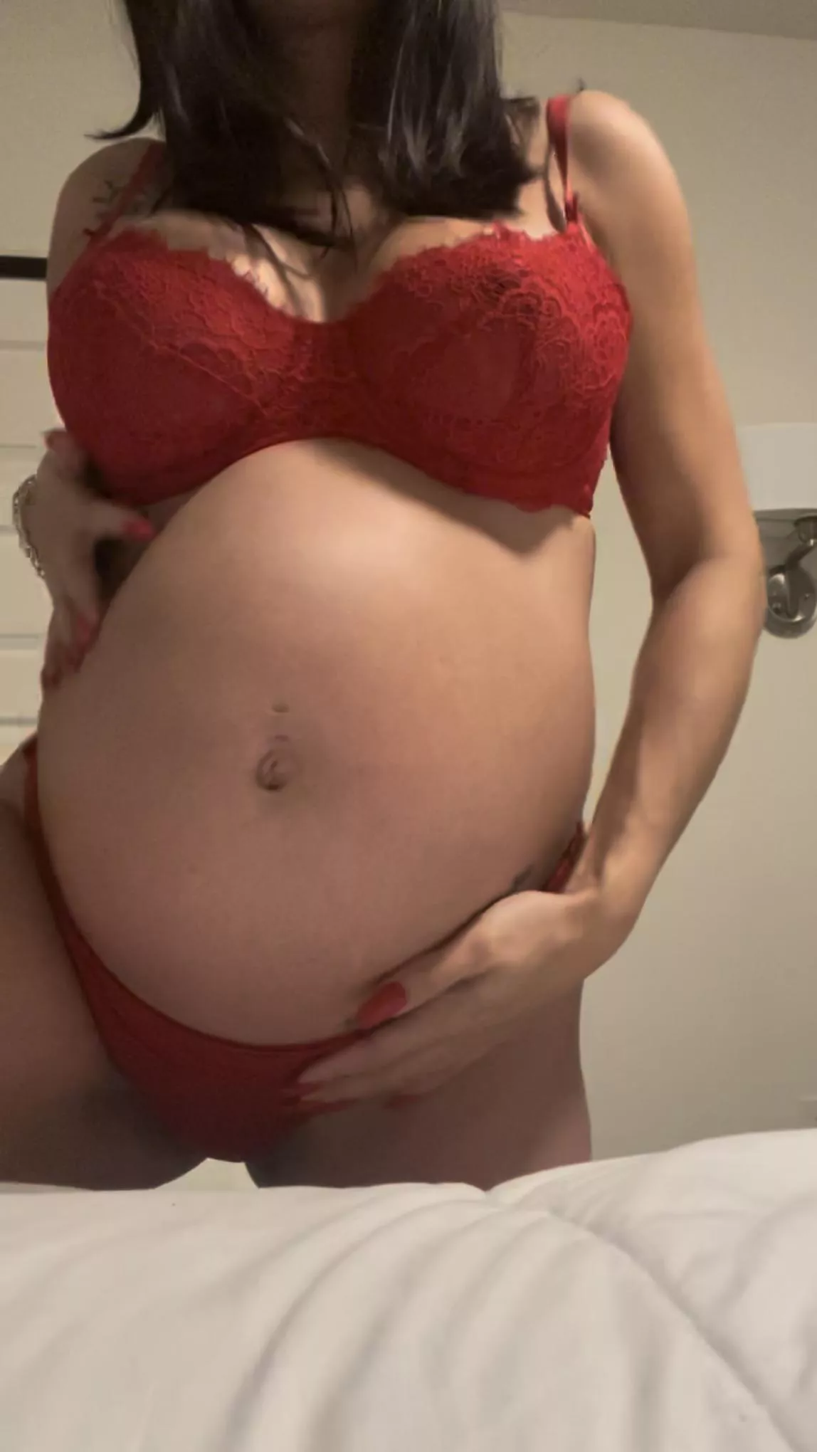 Happy Valentine’s Day for mommy posted by Pregnantlucybush