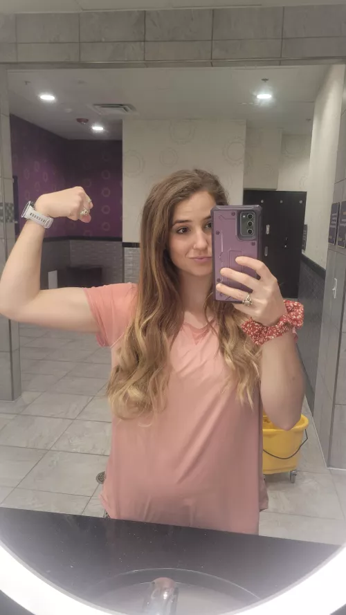 Hit those shoulder boulders today 🙈 by Mission-Couple-4905