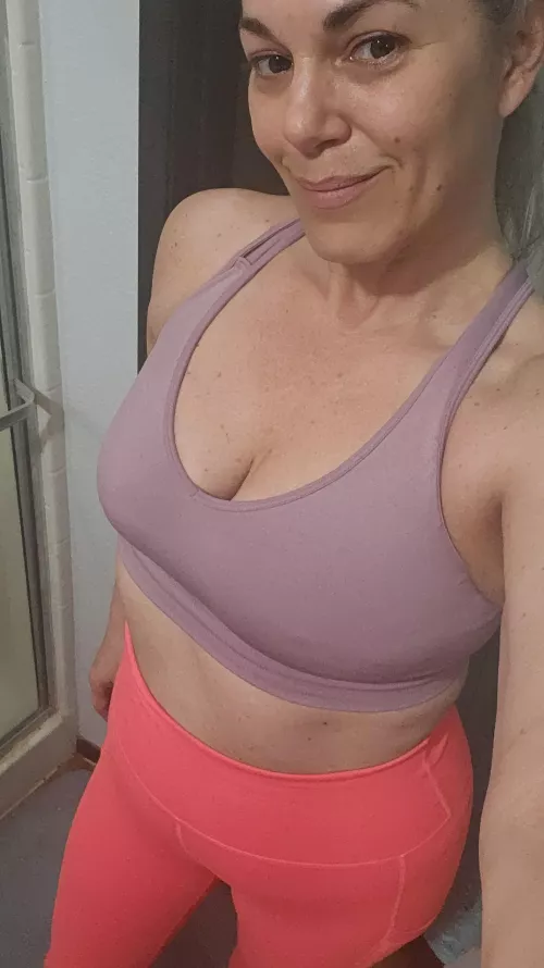 I honestly don't feel like working out, but I'm gonna do it anyway by dumbbellsandcookies