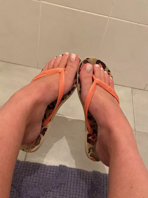 I want to show my boyfriend how many guys would suck my toes by valeriefeet99