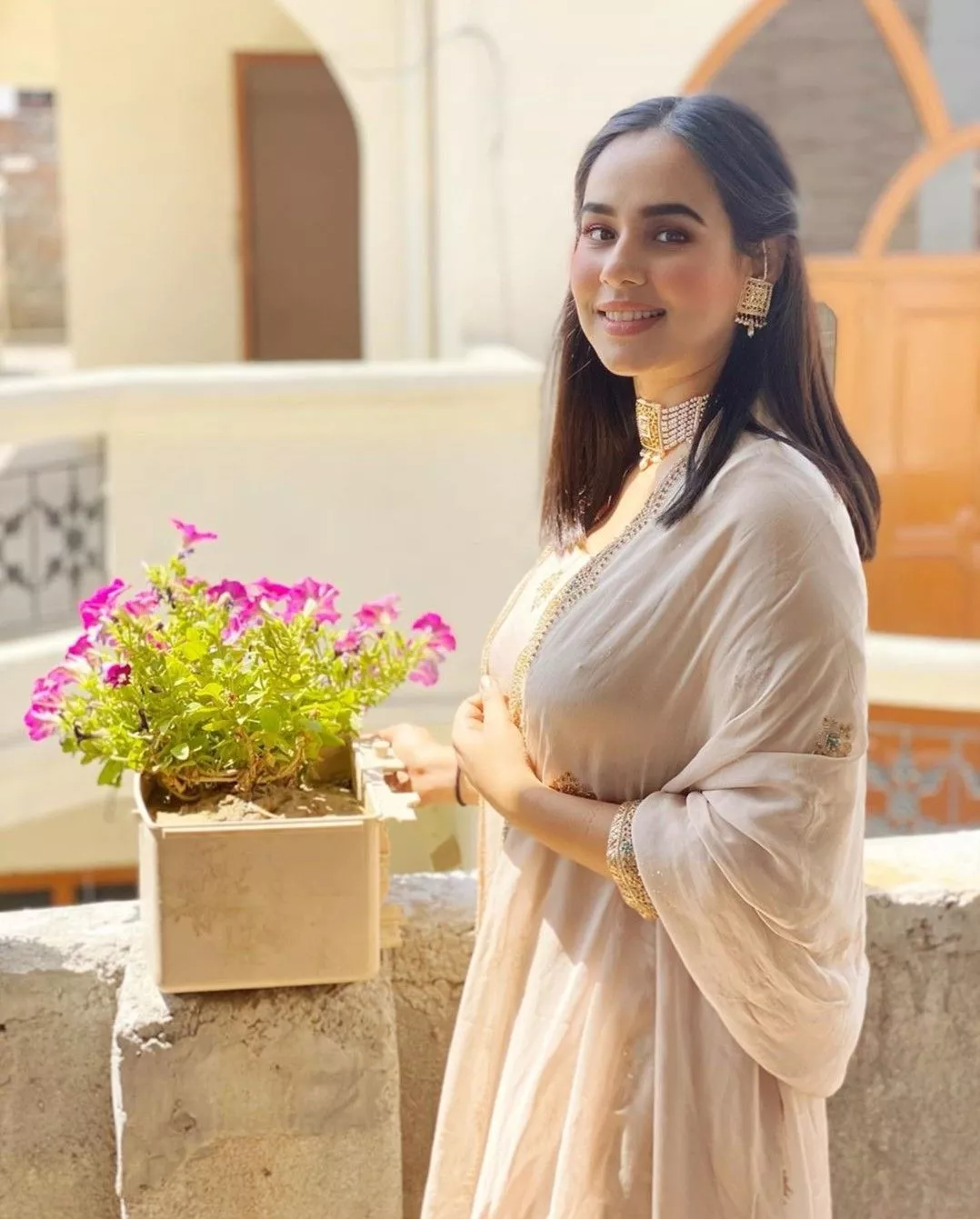 Indian stunner posted by dukenukem