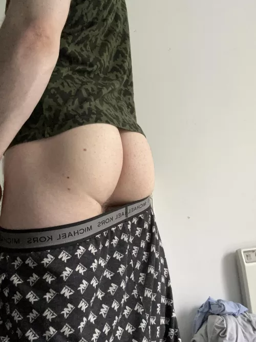 Little V-Day tease 🍑 by IrishCash