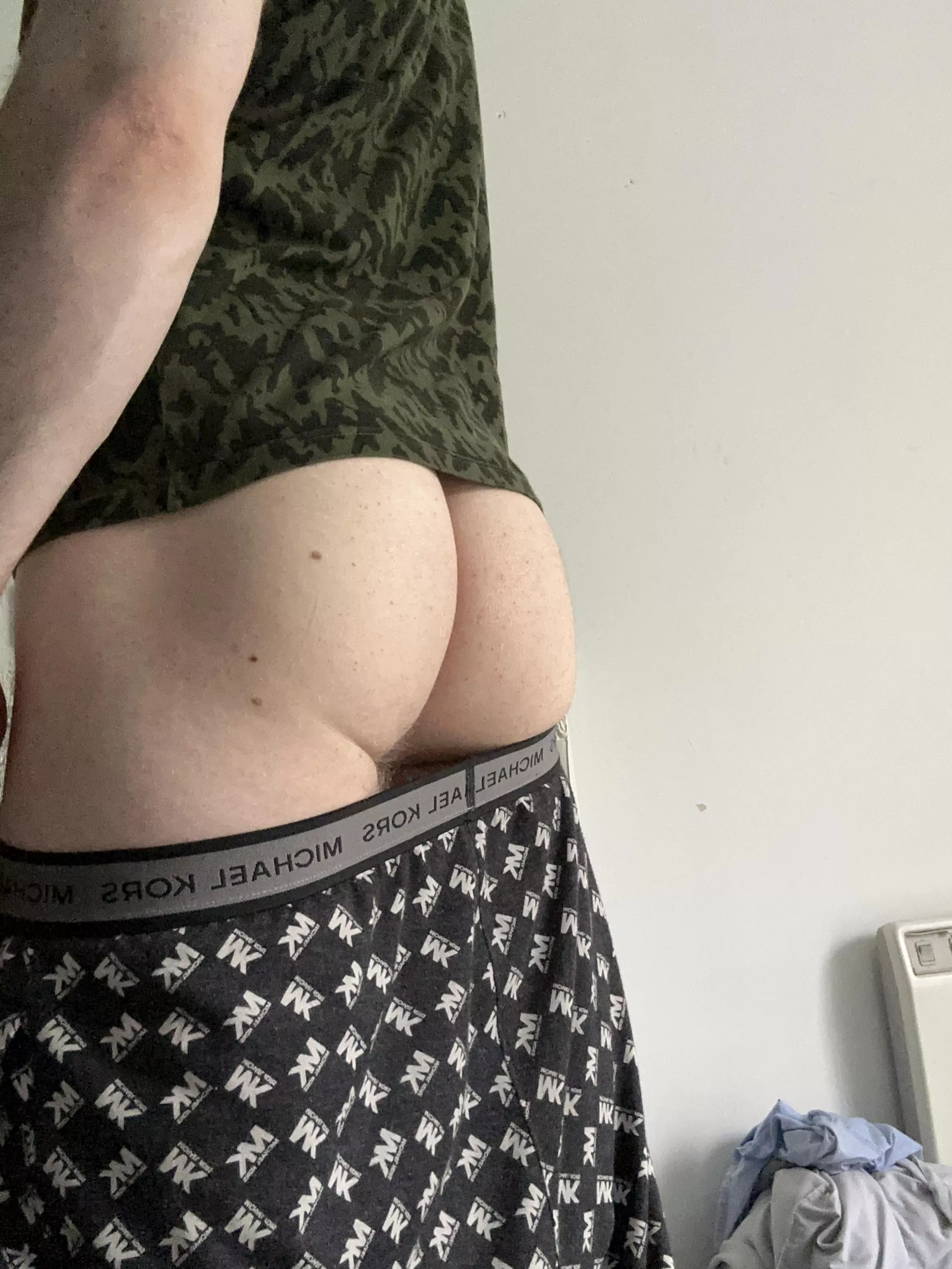 Little V-Day tease 🍑 posted by IrishCash