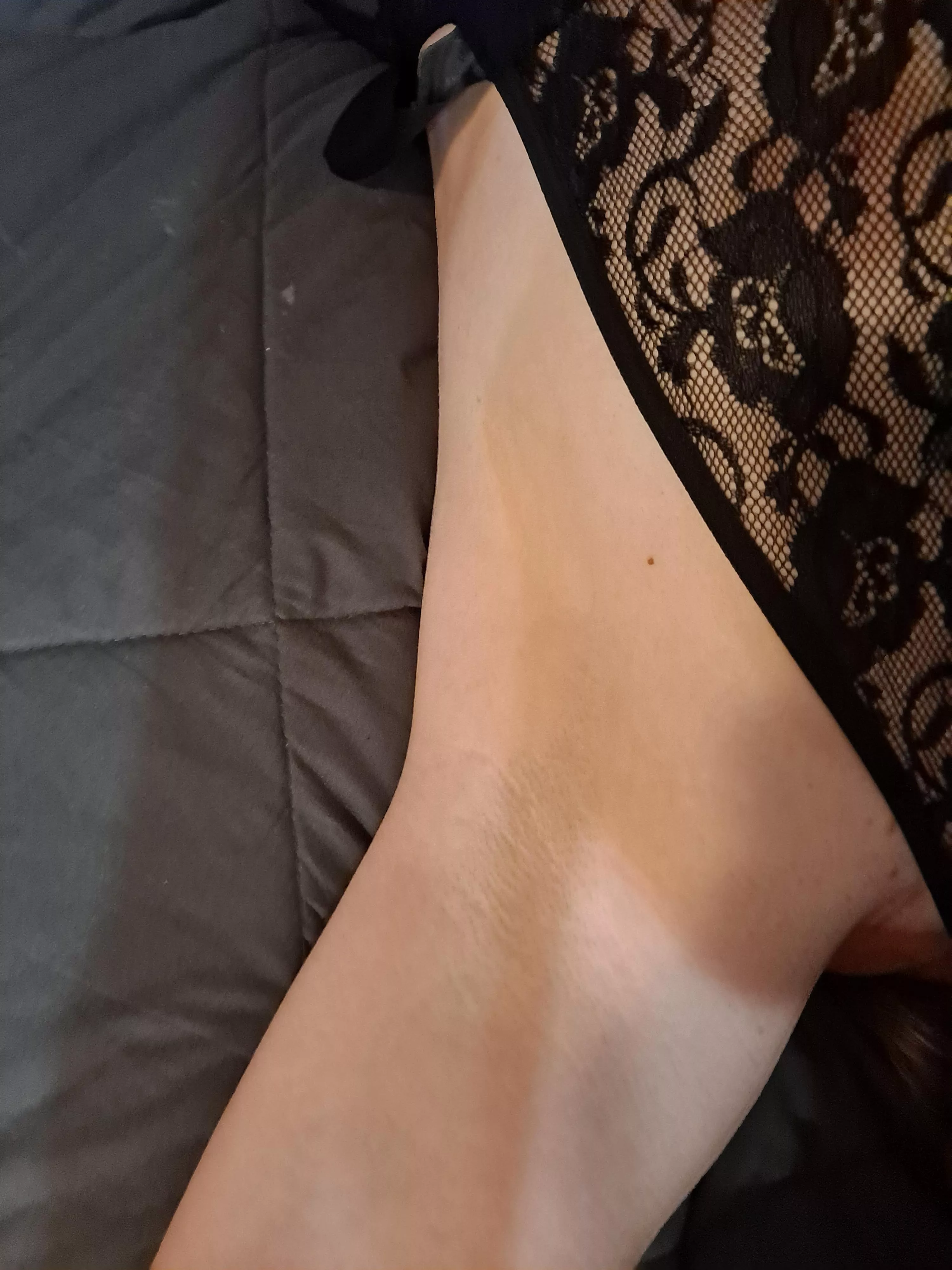 loved the feedback I've been getting on my post 😍 I'll be off work later tonight and hope to see at least one more person likes 😉😉😘 posted by corporatecarleigh