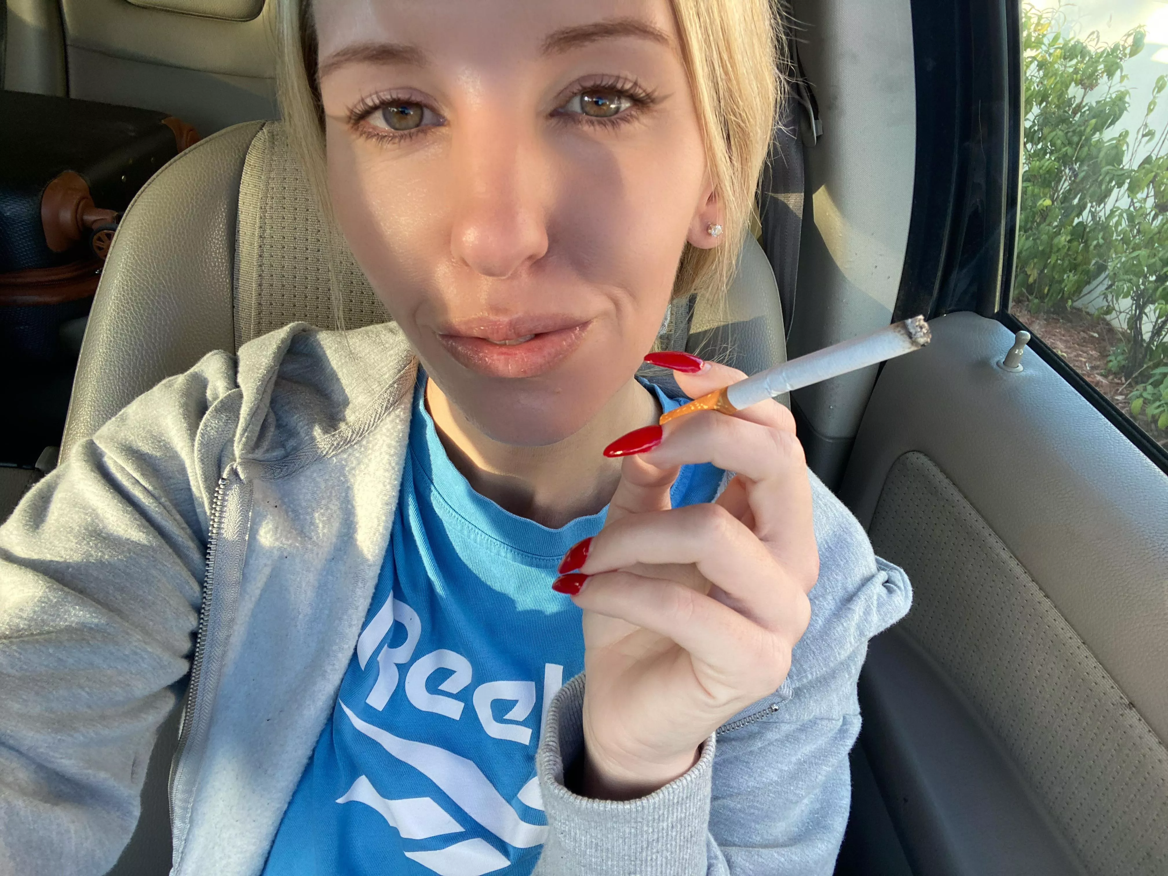 Pre gym smoke 💨 posted by PantiePrincess300
