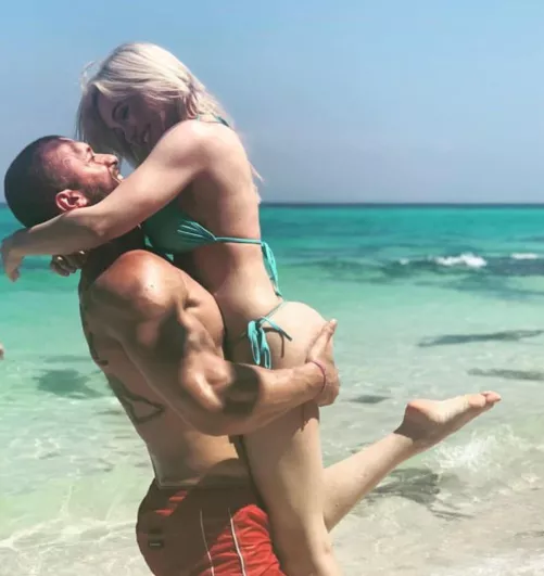 Scarlett and her lucky husband by DynamiteLad100