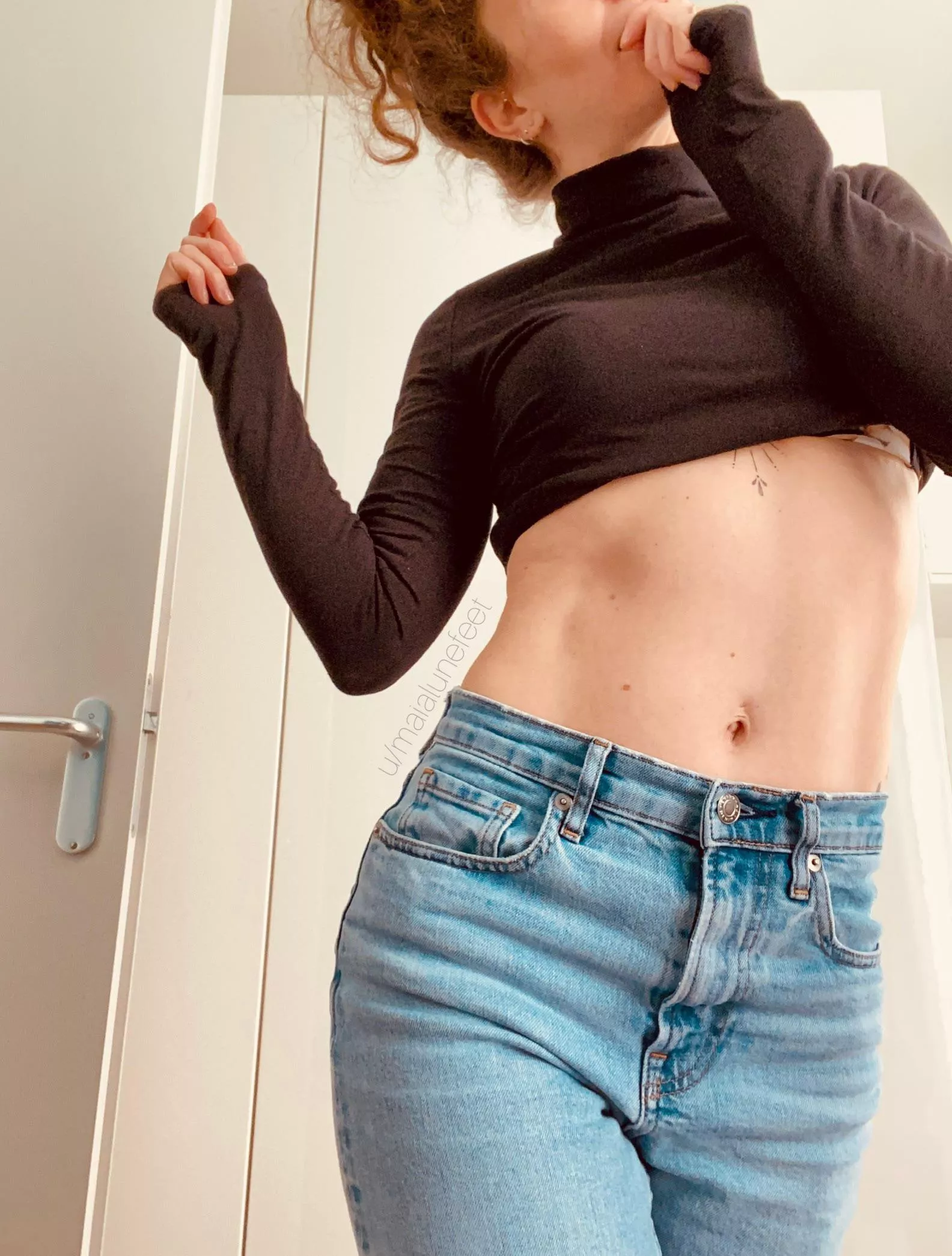 Turtleneck tops are sexy, right 🖤 [f] posted by maialunefeet