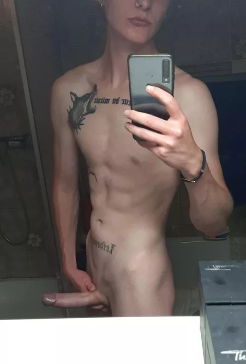 19, 6'4 searching for a sub twink/femboy by Timor98666