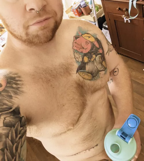 absorb some sun. got a day to myself to get in a good home workout. I hope everyone has a great nude day! by oubizle