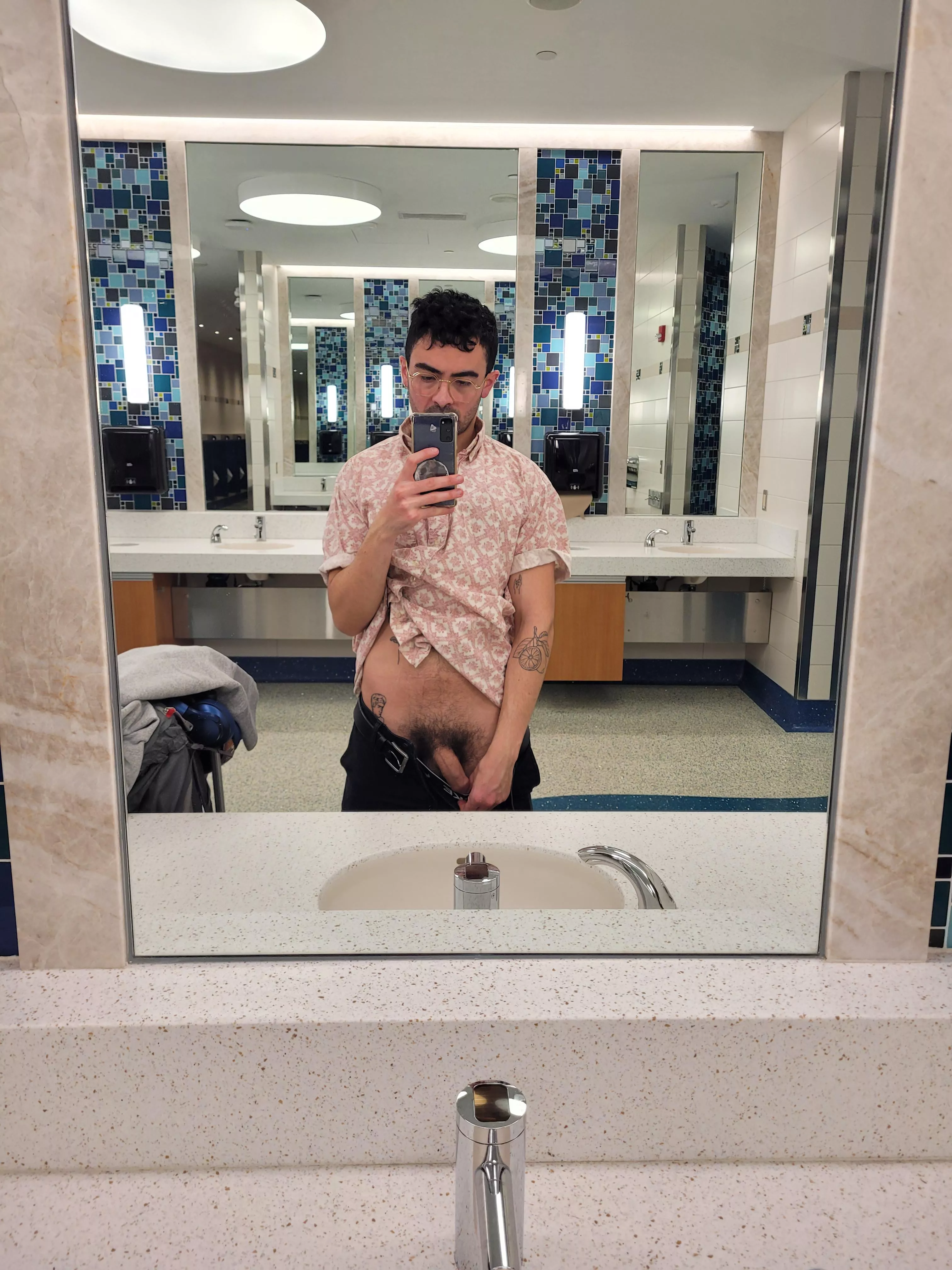 airport fun posted by yvrjock