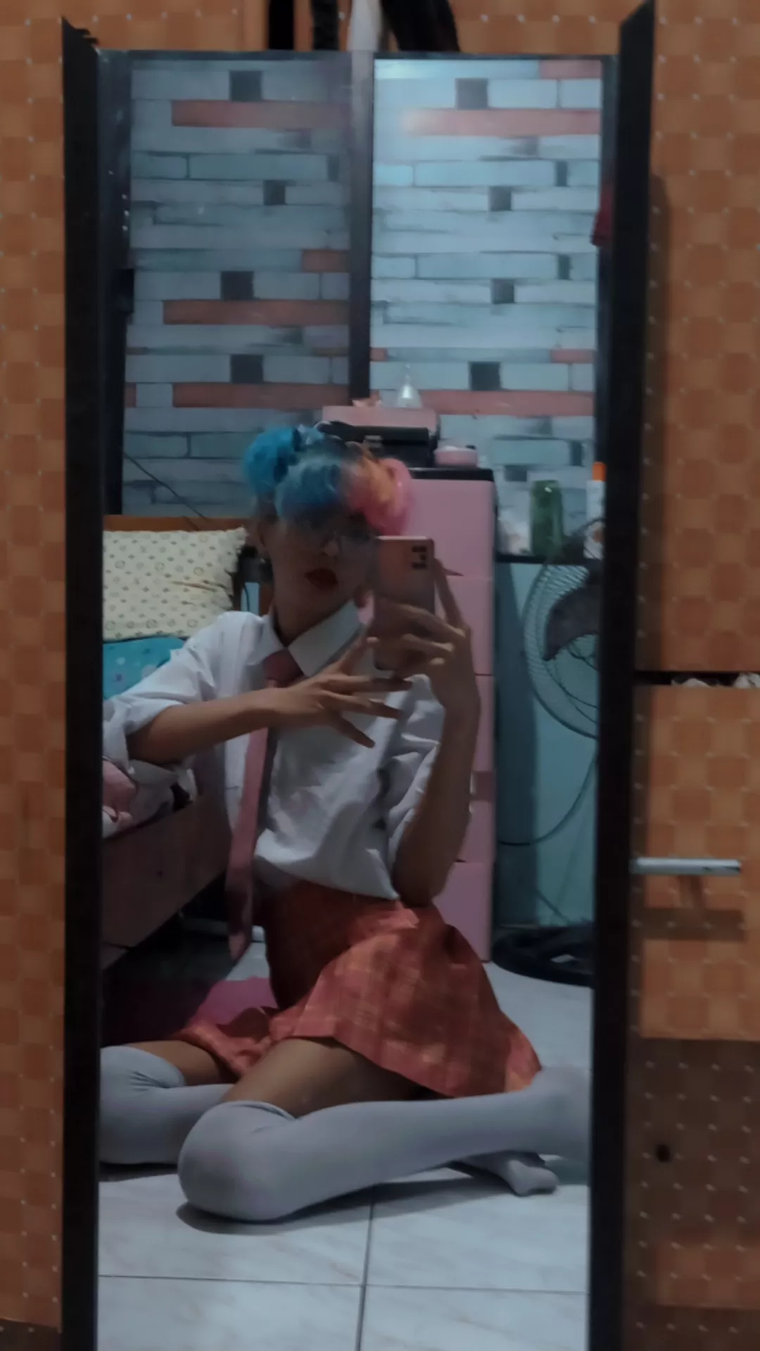 anyone wanna lay beside me on the bed?🥺 posted by Iyochii_