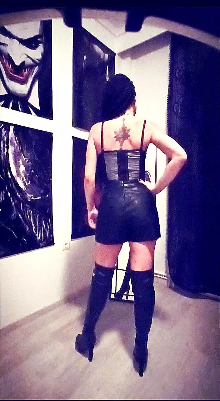 black shorts fits nice with my skin color posted by LuxuriantAnnuity