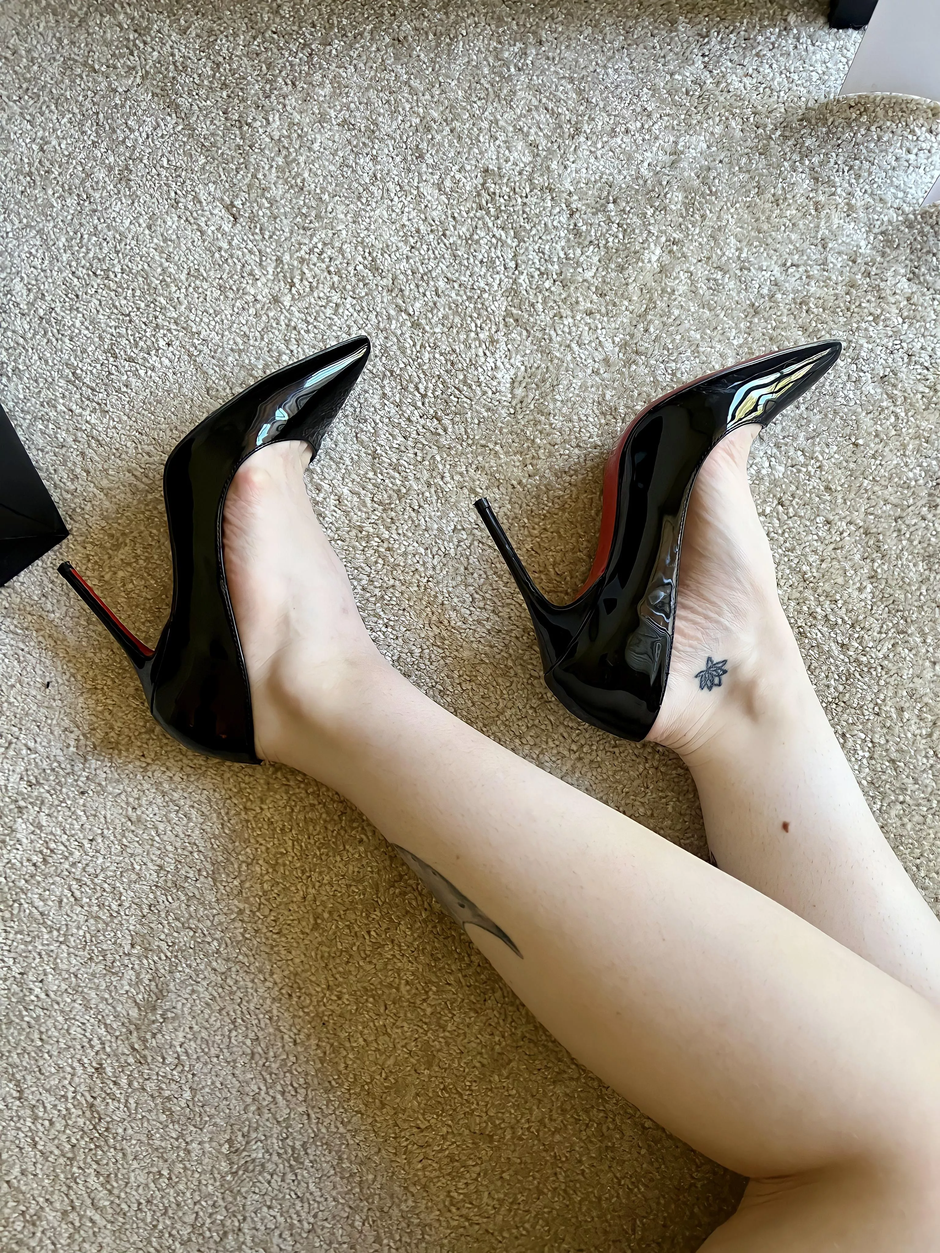 Cute little red bottom moment<3 posted by esaelina