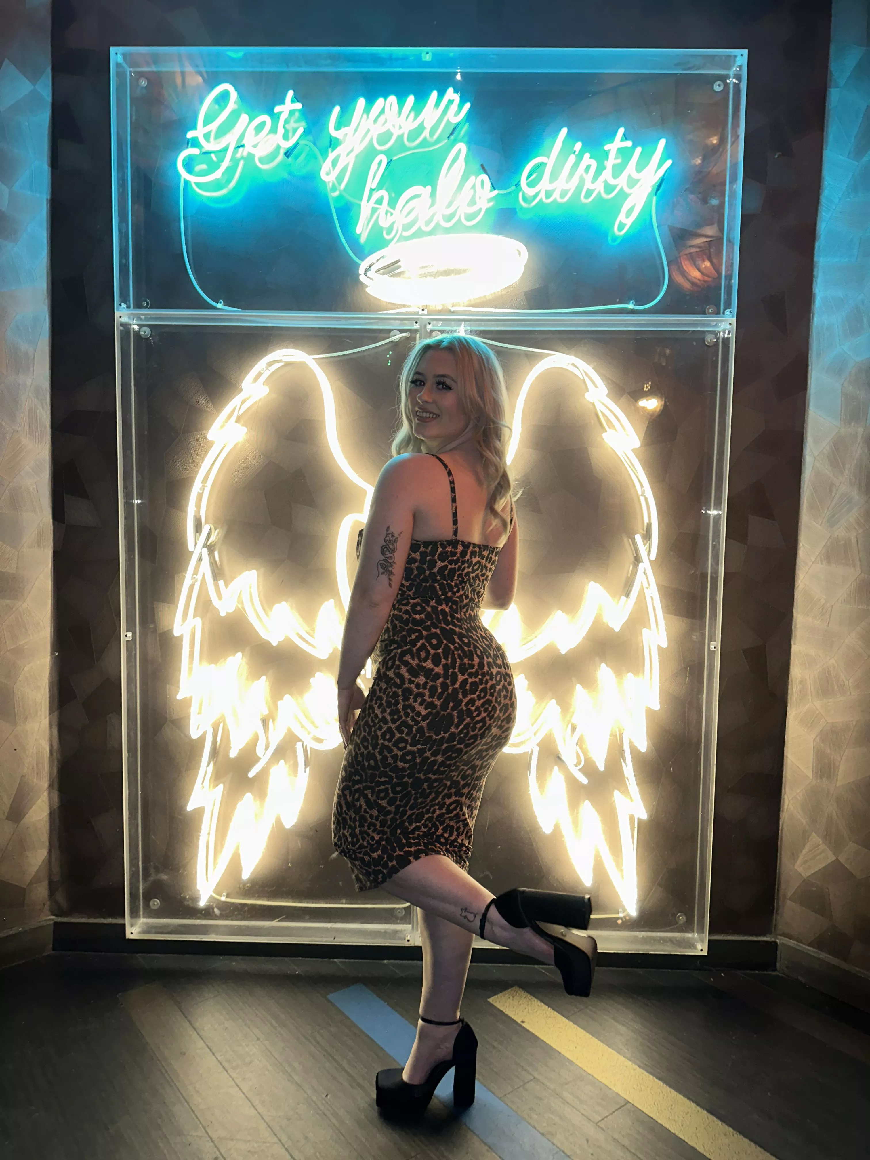 Do you like my tight dress? posted by __sophh