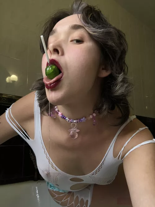 Feeling pretty damn hot by Realistic-Ruin-5943