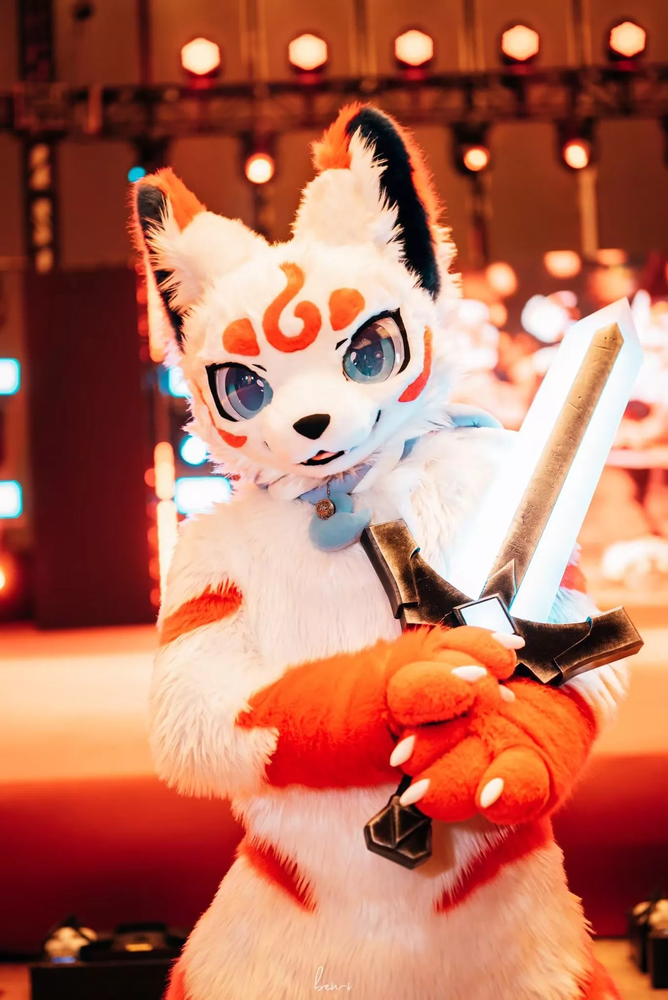 Fluffy fox swordsman - @AdnerLi on Twitter posted by Dragoniel